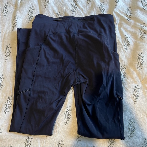 Lulu Navy Pocket Leggings 7/8 - Picture 5 of 6